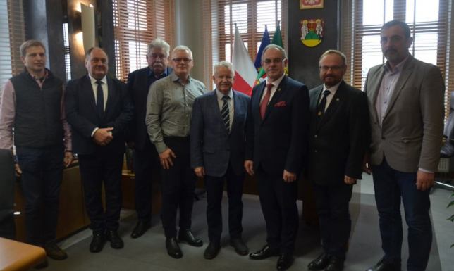 prezydent Suwałk spotkał się Urzędzie Miasta z przedstawicielami Aeroklubu Polskiego