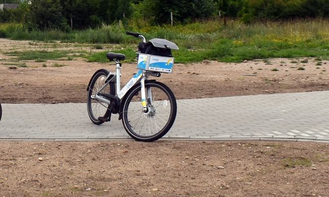  wyposażenie części miejskich rowerów SUWER w foteliki dziecięce