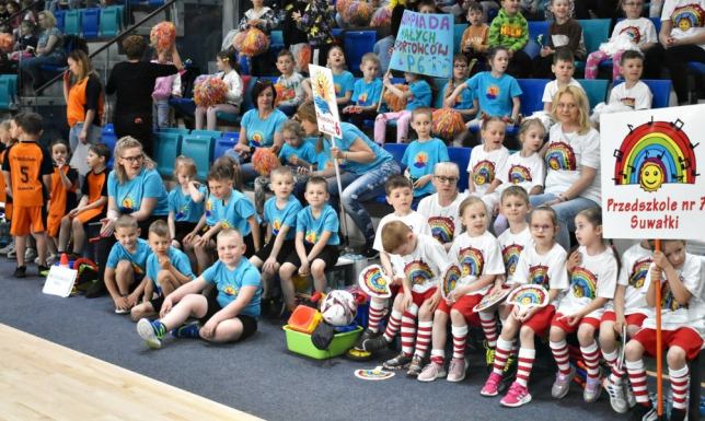Dzieci z suwalskich przedszkoli rywalizowały i bawiły się w hali Suwałki Arena