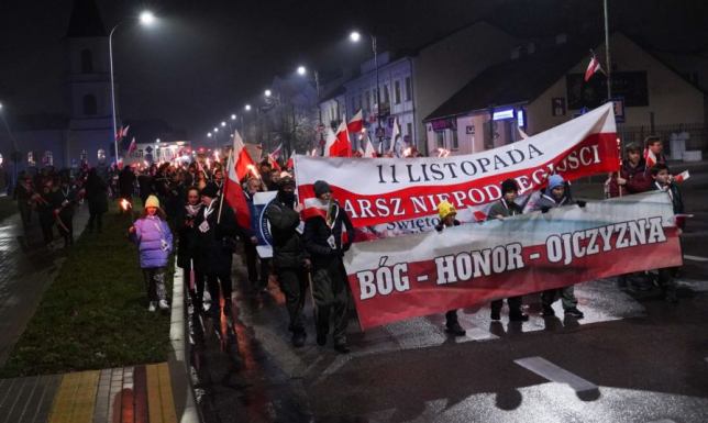 Tłum mieszkańców wziął udział w XVII Młodzieżowym Marszu Niepodległości