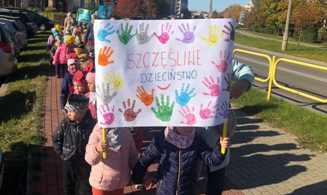 Edukacyjny Marsz Przedszkolaków marsz edukacyjny pod hasłem: ,,TRZEŹWA RODZINA =SZCZĘŚLIWE DZIECI!".
