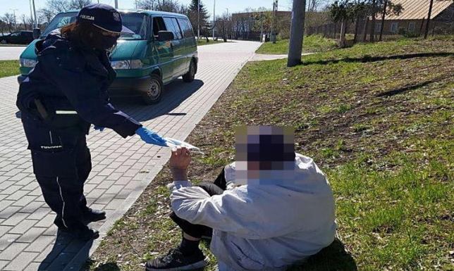 Zamiast mandatu dostał maseczkę Zamiast mandatu dostał maseczkę
