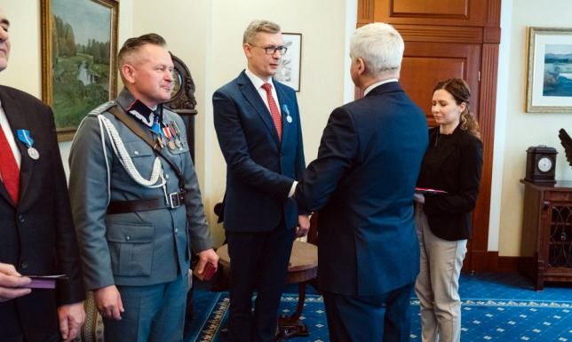 Krzysztof Skłodowski odznaczony Medalem Odzyskanej Niepodległości odznaczeni Medalami Odzyskanej Niepodległości za zasługi dla przywrócenia demokracji