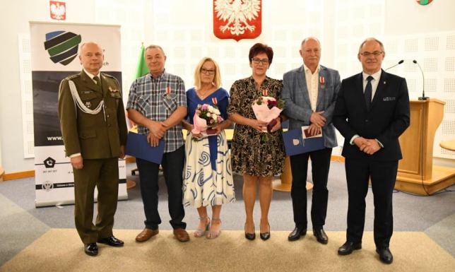 Pięć osób zostało uhonorowanych Srebrnymi Medalami w Ratuszu