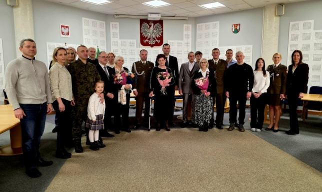 przyznano jedno złote oraz dwa srebrne odznaczenia