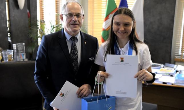 Zawodniczka Uczniowskiego Klubu Sportowego „HURAGAN” Patrycja Lewkowicz