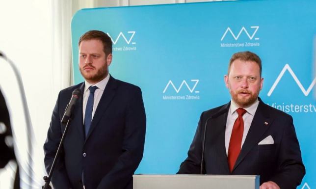 Wracają obostrzenia w powiatach z największym przyrostem zakażeń Wzrost zachorowań i powrót obostrzeń