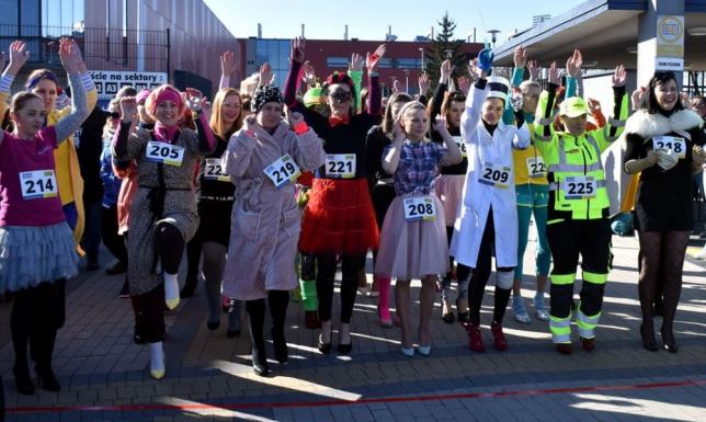 Barwne i nietypowe biegi połączone z charytatywną zbiórką dla Ukrainy