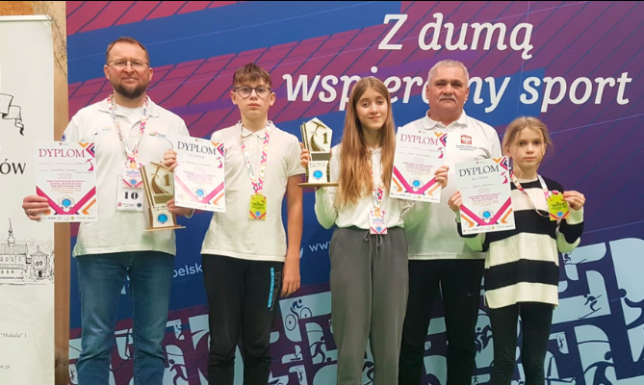 Złote medale suwalskich modelarzy Oliwia Szturgulewska i Sławomir Truchan zdobyli złote medale