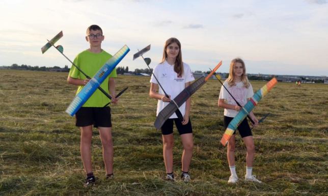 5 medali modelarzy na Mistrzostwach Polski Mistrzostwa Polski Modeli Swobodnie Latających Małych Form dla Juniorów Młodszych