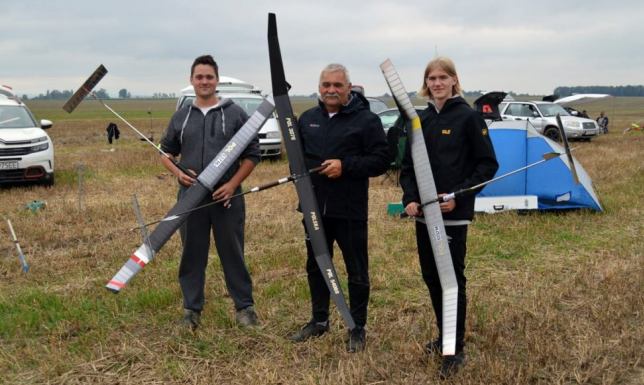 zawodnicy sekcji modelarstwa lotniczego Ośrodka Sportu i Rekreacji w Suwałkach