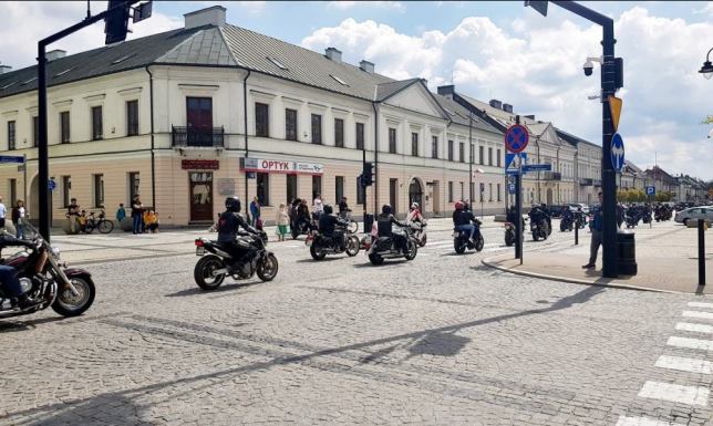Motocykliści rozpoczynają sezon - utrudnienia drogowe Utrudnienia w ruchu drogowym spowodowane rozpoczęciem sezonu motocyklowego