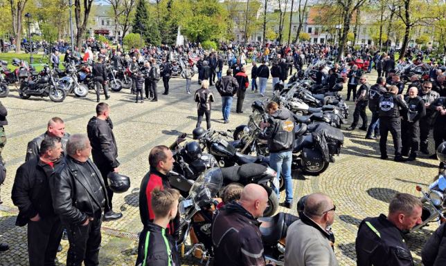 Motocyklowa parada ulicami Suwałk Rozpoczęcie Sezonu Motocyklowego odbyło się w sobotę (27.04) w Suwałkach