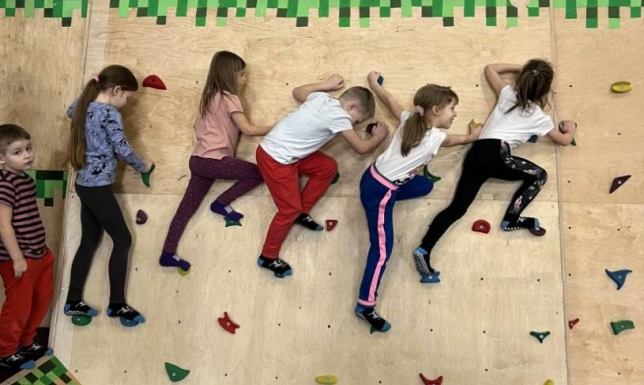 Zabawa i sport w Movement Arenie nie kończą się wraz z wakacjami w Movement Arenie Suwałki czeka masa atrakcji dla dzieci i dorosłych