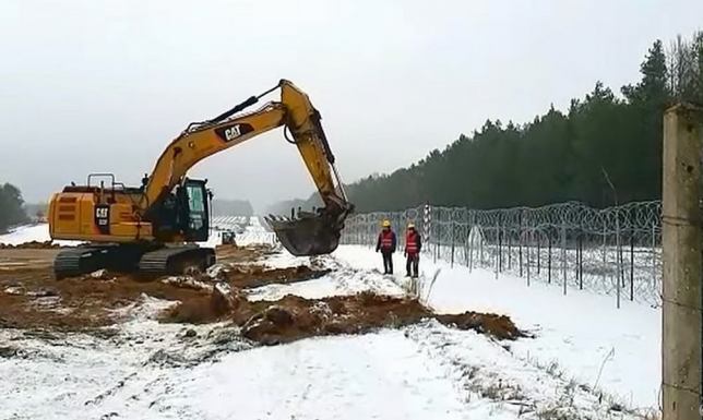 Ruszyła budowa bariery na granicy polsko-białoruskiej Straż Graniczna przekazała wykonawcom place pod budowę bariery