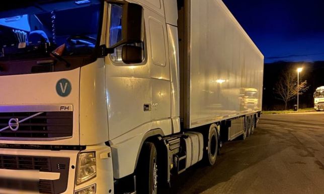 Odzyskali naczepę wartą 150 tys. zł funkcjonariusze z Placówki SG w Rutce-Tartak odzyskali skradzioną w Holandii naczepę