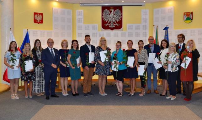 16 suwalskich nauczycieli awansowało zawodowo Awans na zawodowego nauczyciela mianowanego