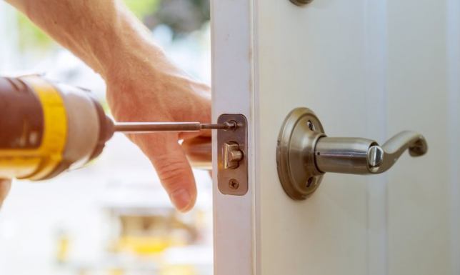 Naprawa drzwi wewnętrznych w Warszawie – rozwiązanie problemów z funkcjonalnością Naprawa drzwi wewnętrznych w Warszawie – rozwiązanie problemów z funkcjonalnością