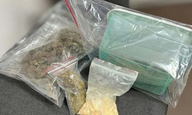 Policjanci zabezpieczyli łącznie ponad 190 gramów marihuany i amfetaminy