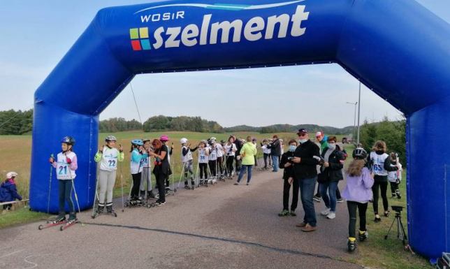 Ścigali się na nartorolkach Puchar Podlasia w biegach na nartorolkach