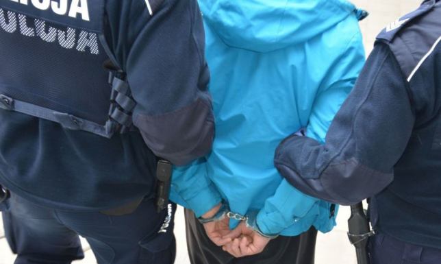 Suwalscy policjanci zatrzymali 25-latka podejrzanego o stalking