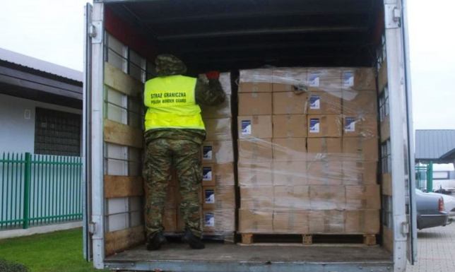 10 tys. paczek nielegalnych papierosów