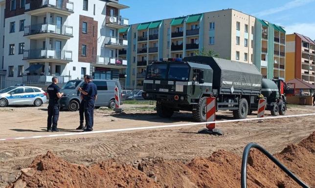 wydobycie niewybuchu przy ul. Franciszkańskiej w Suwałkach