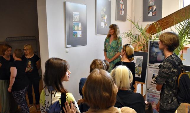 Zwiedzanie wystaw, bajkowe seanse, tworzenie własnoręcznie sów