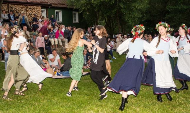W programie występy muzyczne zespołów: Szuwarki, Niezapominajki, SZALEJOwianki