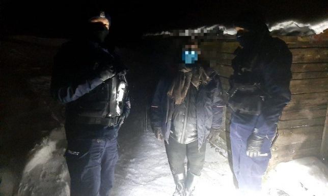 Szukała syna i sama się zgubiła Kobieta wyszła w nocy z domu w poszukiwaniu syna i sama straciła orientację w terenie