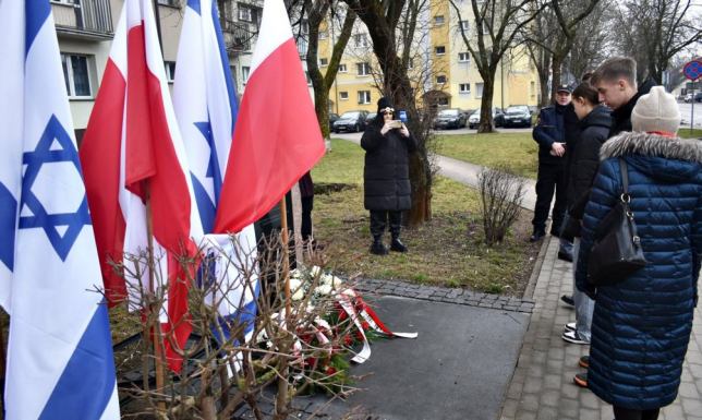 Ofiary Holokaustu upamiętniły dziś Władze Suwałk