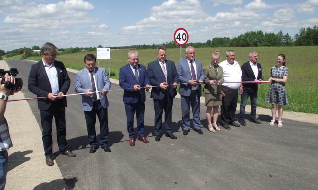 Otworzyli półtorakilometrowy odcinek drogi we wsi Malesowizna