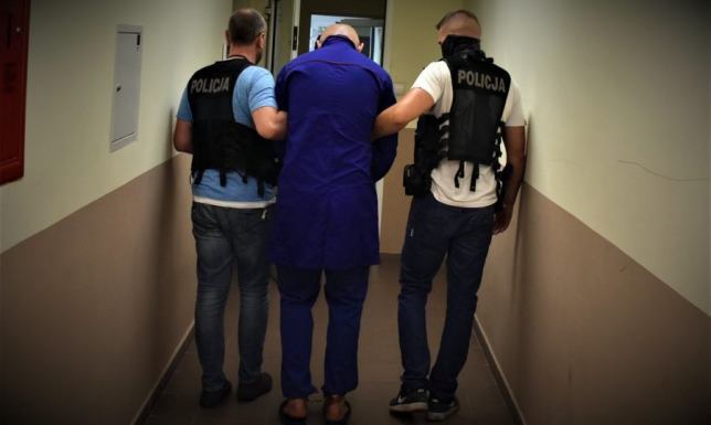 Za zabójstwo i usiłowanie zabójstwa odpowiedzą nożownicy z Augustowa