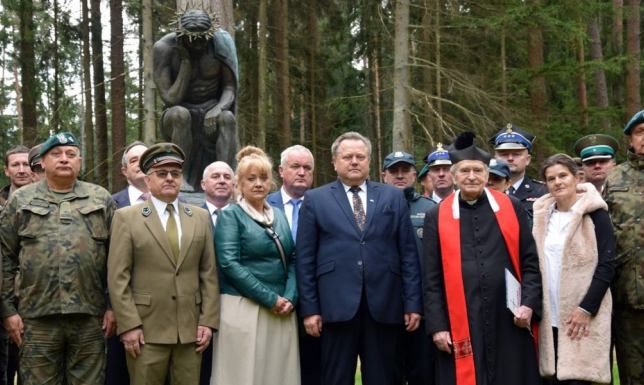 Oddali hołd ofiarom Obławy Augustowskiej miejsce Tymczasowego Obozu Ofiar Obławy Augustowskiej