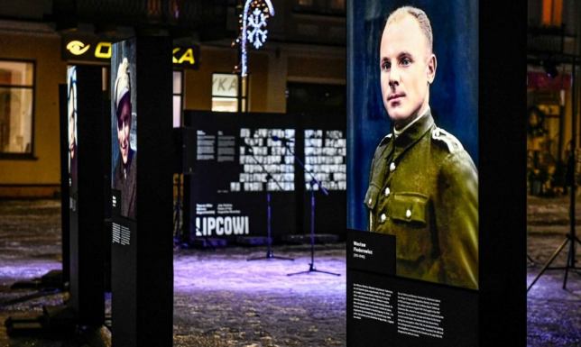 "Twarze ofiar Obławy Augustowskiej" na wystawie w Suwałkach Wystawę „Lipcowi. Twarze ofiar Obławy Augustowskiej” przygotował Instytut Pileckiego