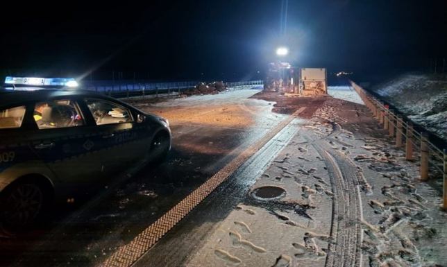 Bardzo ślisko było w czwartkowy (06.01) wieczór na obwodnicy Suwałk