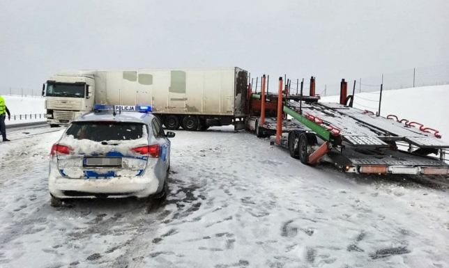 Dwa tiry zderzyły się we wtorek (09.02) po południu na obwodnicy Suwałk