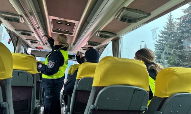Bezpłatne odblaski w autobusach kolejny etap akcji „EkoWidoczny – EkoBezpieczny”