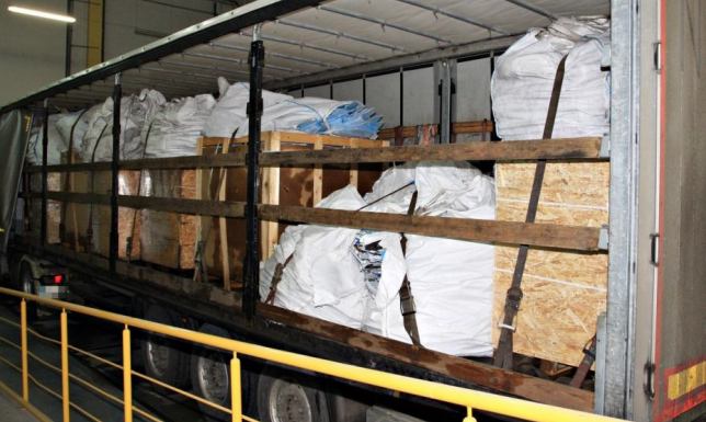Transport ponad 12 ton nielegalnych odpadów zatrzymany w Budzisku nielegalny proceder przewożenia odpadów z terenu Litwy