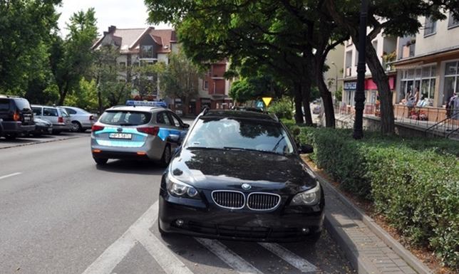 Wielu kierowców ignoruje obowiązujące przepisy i pozostawia samochód w miejscach niedozwolonych