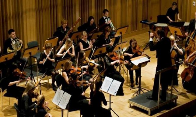 Prezydent wydał oświadczenie w sprawie Suwalskiej Orkiestry Kameralnej Członkowie Suwalskiej Orkiestry Kameralnej sprzeciwiają się decyzji dyrektora SOK