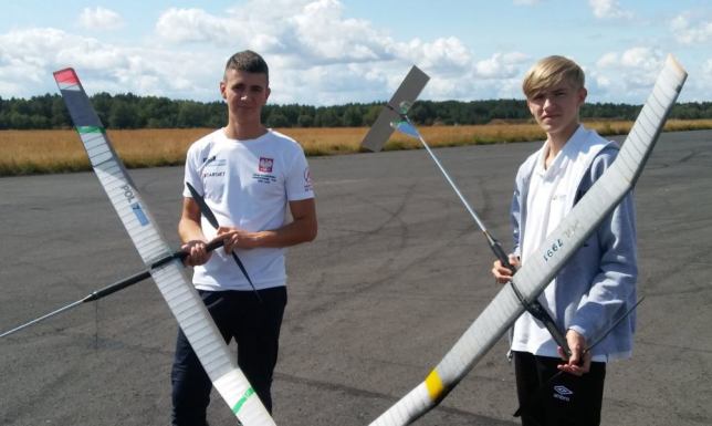 Troje zawodników sekcji modelarstwa lotniczego OSiR Suwałki na podium