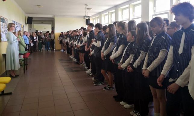 Uczniowie klas ósmych przystąpili do egzaminu Uczniowie klas VIII szkół podstawowych rozpoczęli egzamin