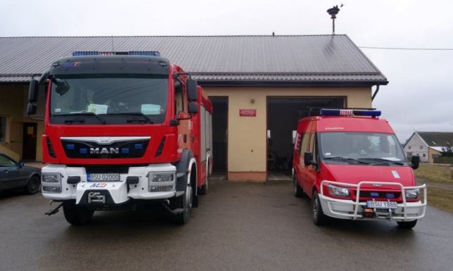 Jednostki OSP z gminy Suwałki włączają się w pomoc uchodźcom zbiórka przedmiotów potrzebnych uchodźcom z ogarniętej wojną Ukrainy