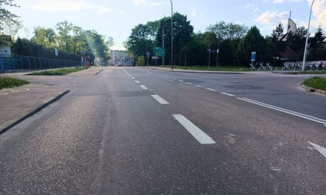 Renowacja 12. tysięcy metrów kwadratowych powierzchni oznakowania poziomego prace związane z odnową oznakowania poziomego
