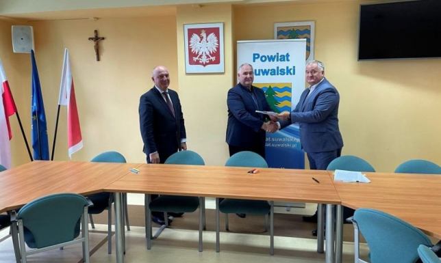 Starostwo Powiatowe w Suwałkach, podpisanie umowy na nowy parking