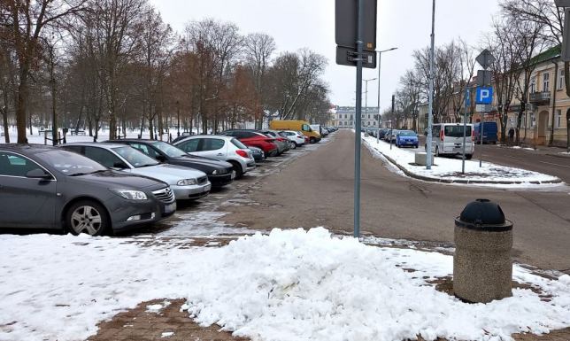 Petycje w sprawie przywrócenia i nie przywracania strefy płatnego parkowania