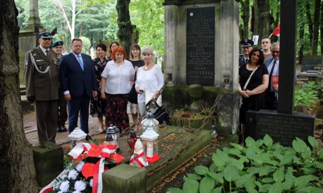 Delegacja Wojskowej Komendy Uzupełnień w Suwałkach odwiedziła grób Józefa Leśniewskiego 