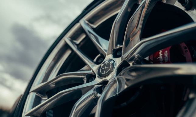 Jak dobrać felgi do luksusowego SUV-a lub sportowego auta?