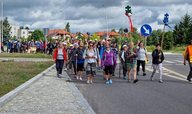 500 pątników wyruszyło z Suwałk do Ostrej Bramy
